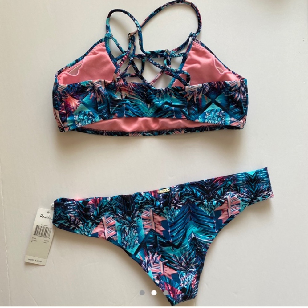 Bikini - Picture 2 of 3